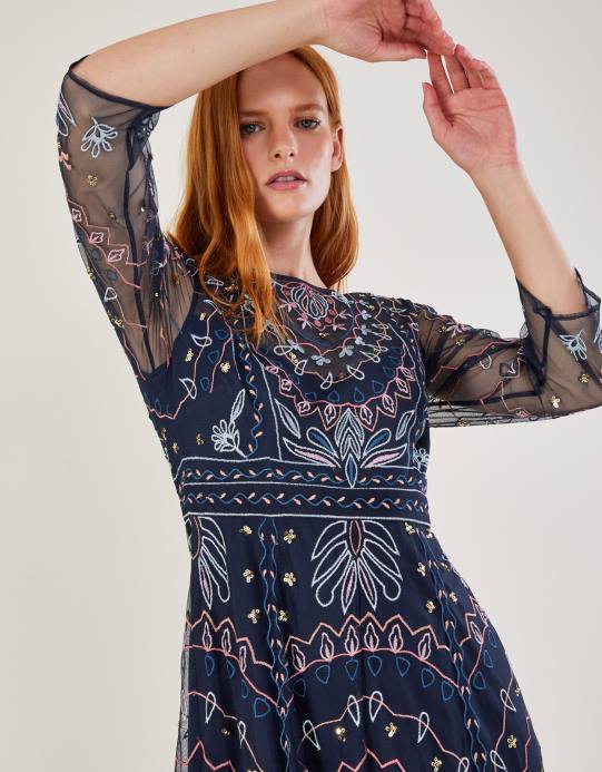 Monsoon نحيف فستان جانين متوسط ​​الطول مزين بالبوليستر المُعاد تدويره D68H1139 ملابس الأزرق الداكن)