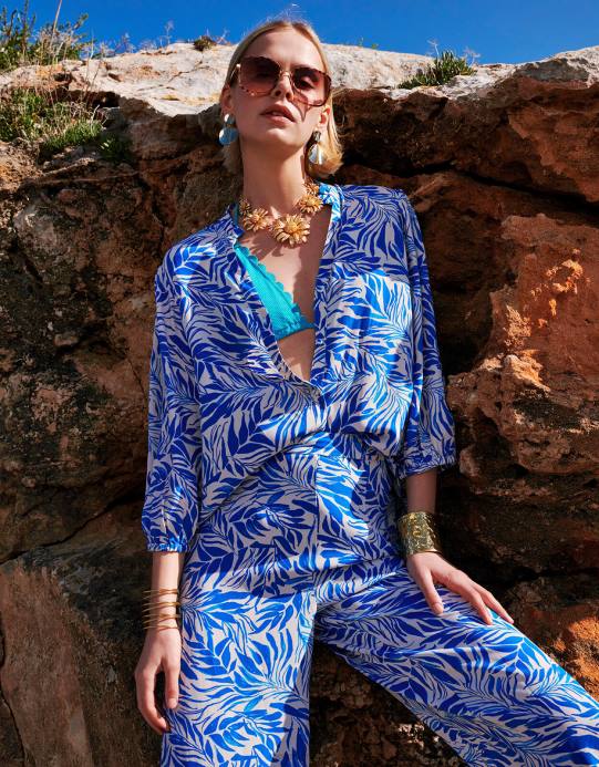 Monsoon نحيف بلوزة فلورنسا بطباعة أوراق الشجر مصنوعة من الفيسكوز المستدام D68H304 ملابس أزرق