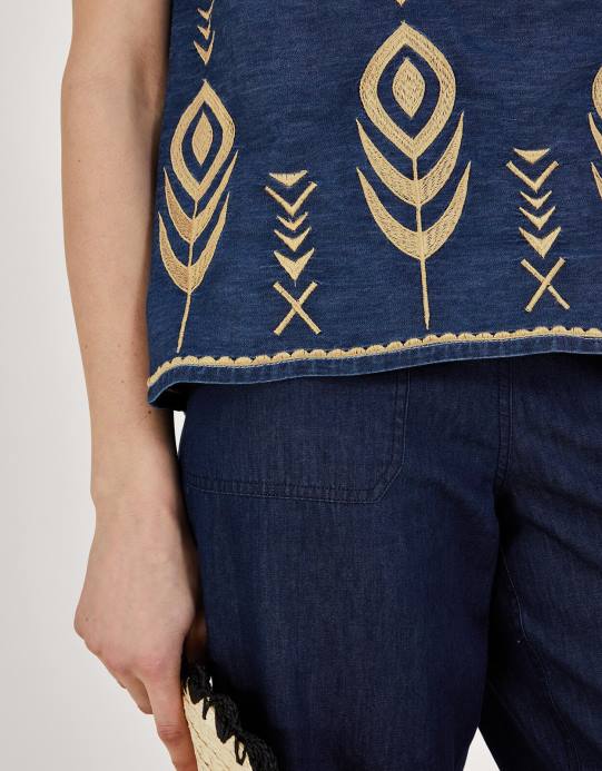 Monsoon نحيف سترة علوية من قماش شامبراي من قماش الدنيم مطرزة بريش الطاووس D68H525 ملابس الأزرق (الدنيم الأزرق)