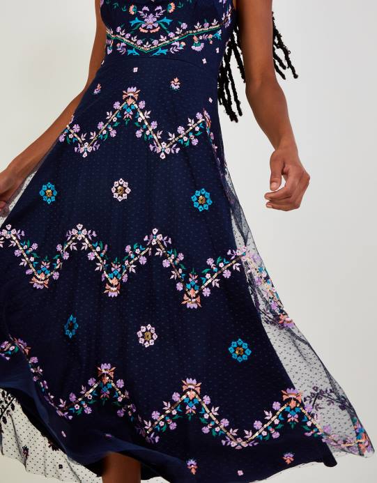 Monsoon نحيف فستان فيوريلا مطرز بحزام وكشكش D68H661 ملابس الأزرق الداكن)