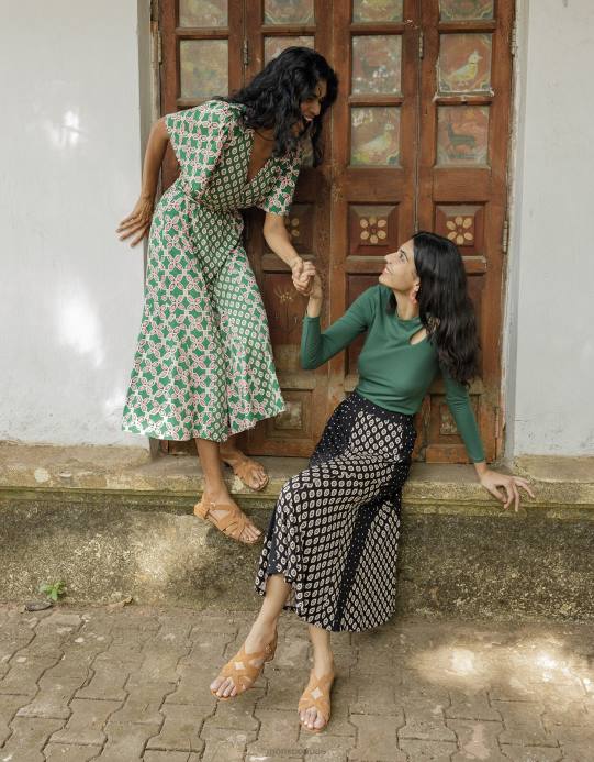 Monsoon نحيف تنورة ميدي بطباعة هندسية متباينة D68H681 ملابس أسود