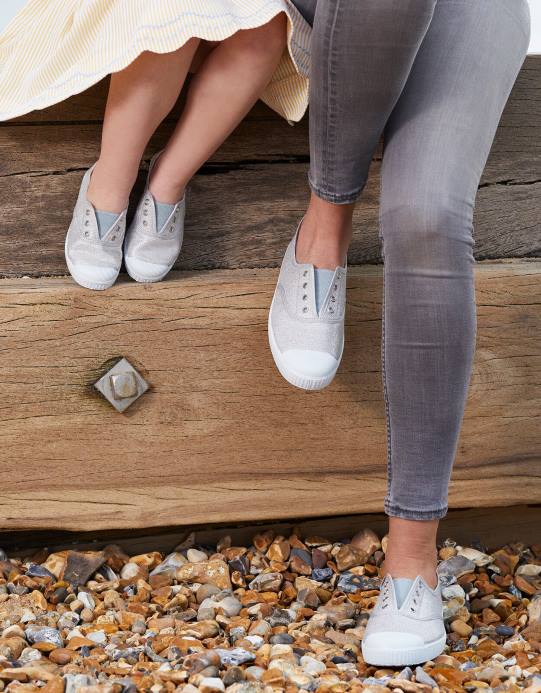 Monsoon أطفال هامبتون قماش البرقوق plimsolls الفضة D68H2366 أحذية فضة