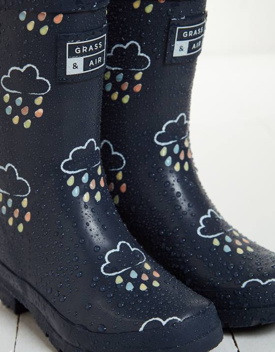 Monsoon أطفال حذاء Wellies باللون الأزرق الذي يكشف عن اللون من العشب والهواء D68H2320 أحذية الأزرق الداكن)